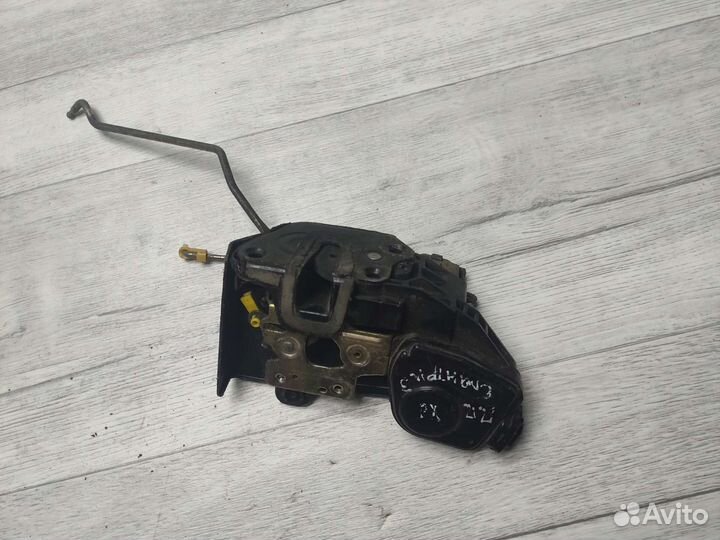 Передний правый замок двери Hyundai elantra 3 xd