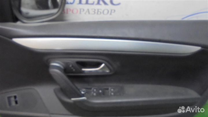 Уплотнитель стекла двери VW Passat CC 2008-2017