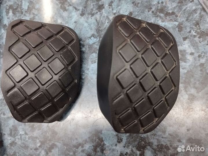 Резинки на педали Ауди 100