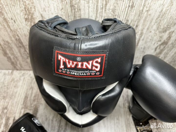 Боксерские перчатки и шлем комплект