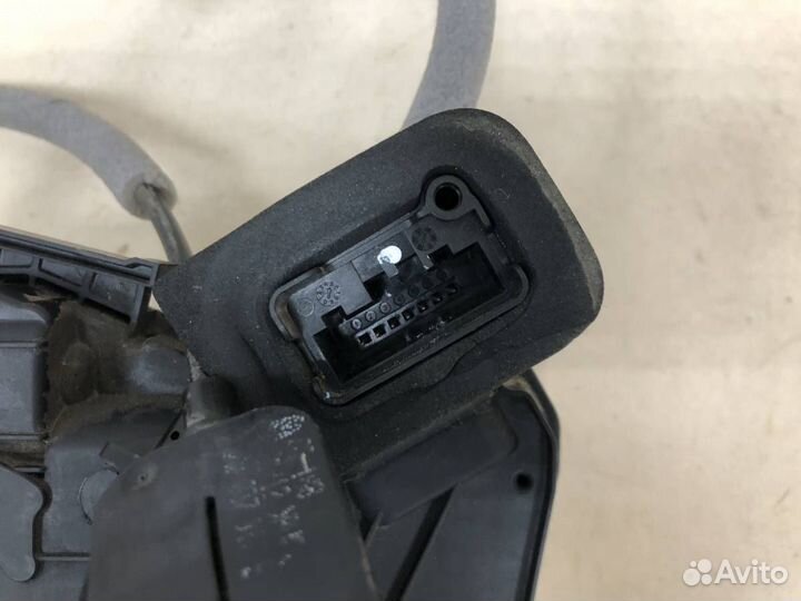 Замок двери задней правой Volkswagen Polo Sed RUS