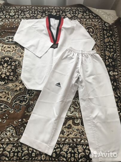 Защита и добок для тхэквондо