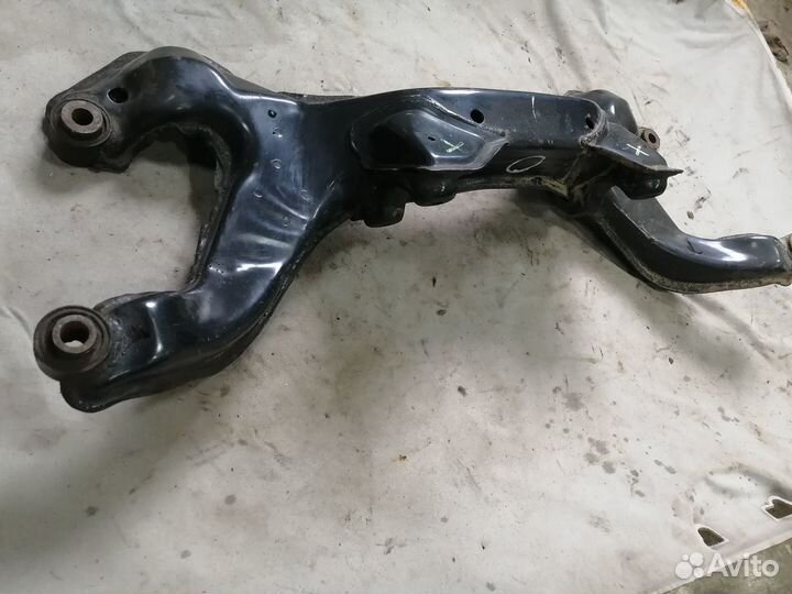 Балка подмоторная подрамник Nissan Primera 2000