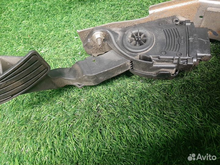 В наличии: педаль газа на Suzuki SX4