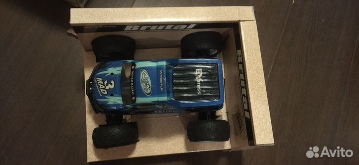 Машинка на радиоуправлении внедорожник