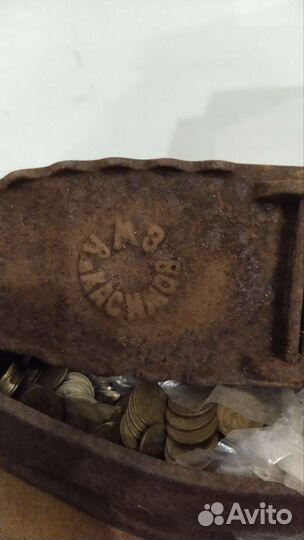 Старый угольный утюг