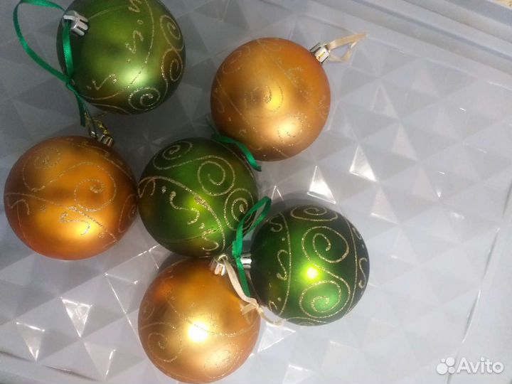 Елочные игрушки шары