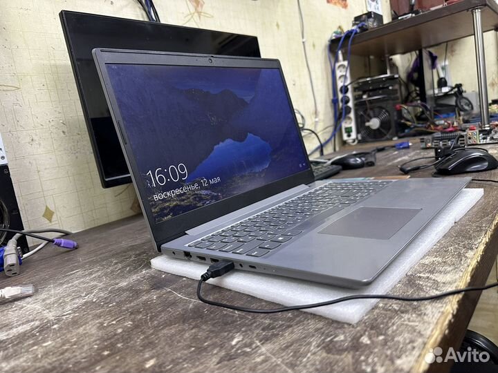 Ноутбук Lenovo