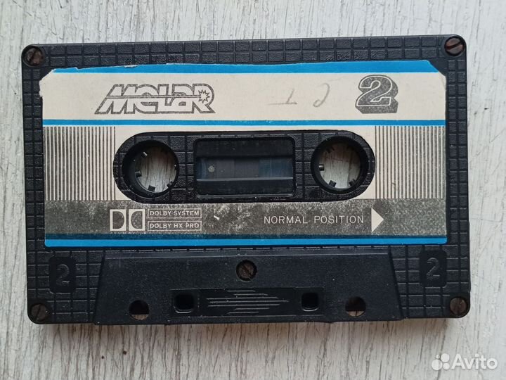 Аудиокассеты с оборванной лентой (2 шт)