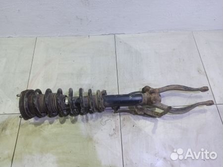 Стойка передняя левая в сборе