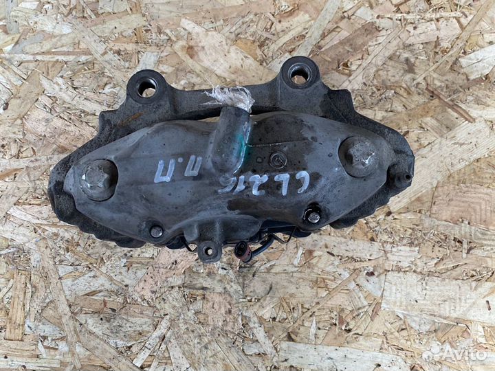 Суппорт передний правый Мерседес w216