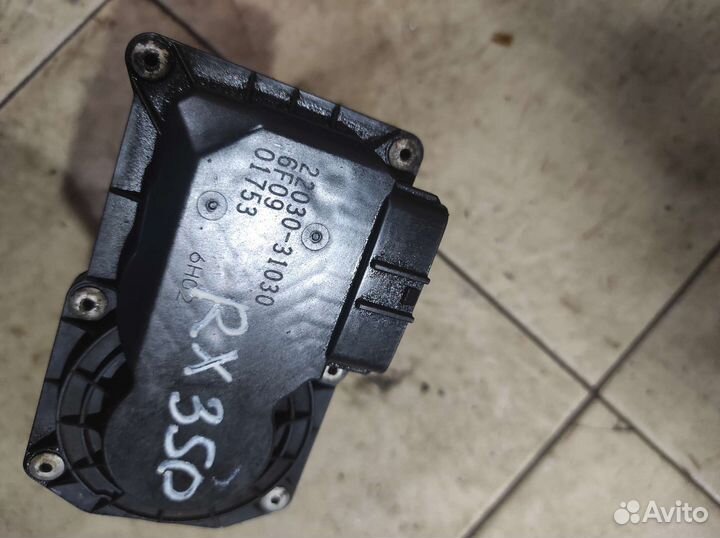Дроссельная заслонка Lexus RX350 2203031030
