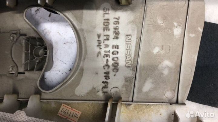 Обшивка стойки центральной Infiniti M35 Y50