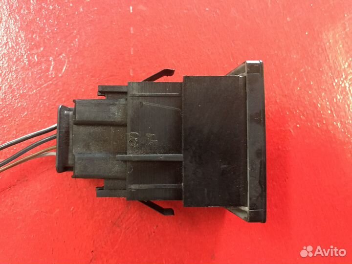 Кнопка обогрева сидений правая VW Touareg 7L