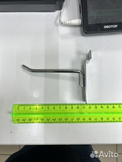 Крючок для товаров