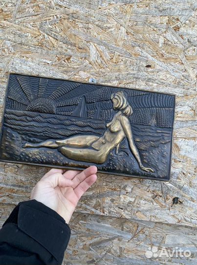 Чеканка СССР женщина на берегу бронза