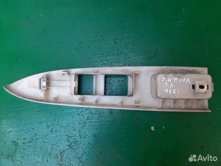 Накладка кнопок стеклоподъемника передняя левая