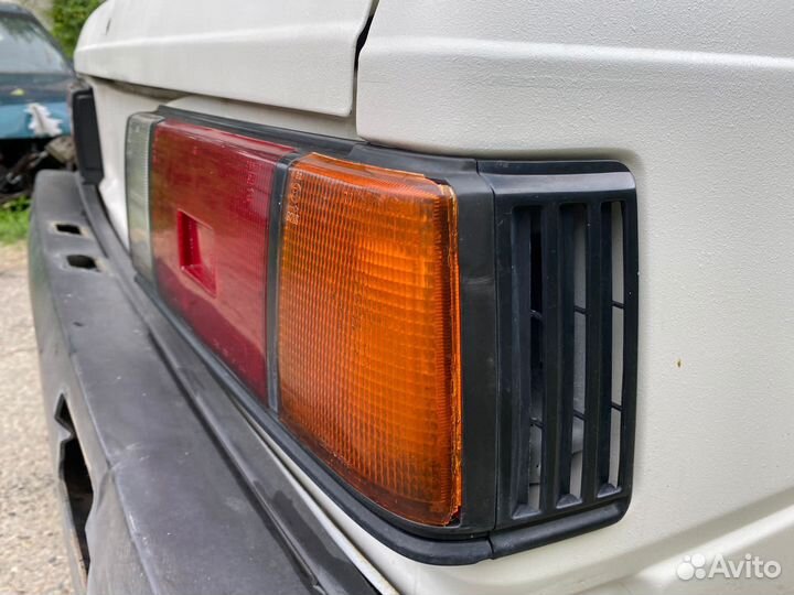 Фонарь задний правый Nissan Sunny B11