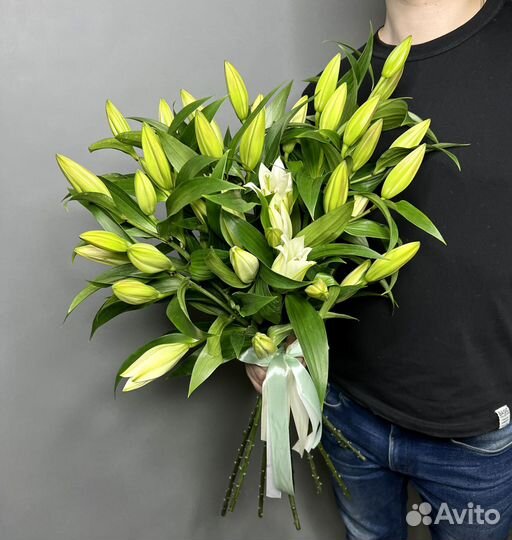 Лилии букет из тюльпанов