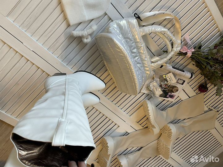 Белая сумка дутая объемная