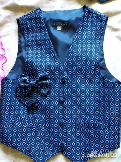 Рубашка белая + жилетка и бантик