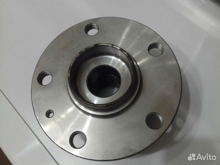 Ступица передняя левая-правая Шкода Октавия