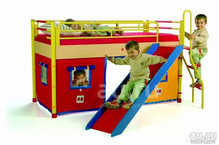 Детская кровать с горкой