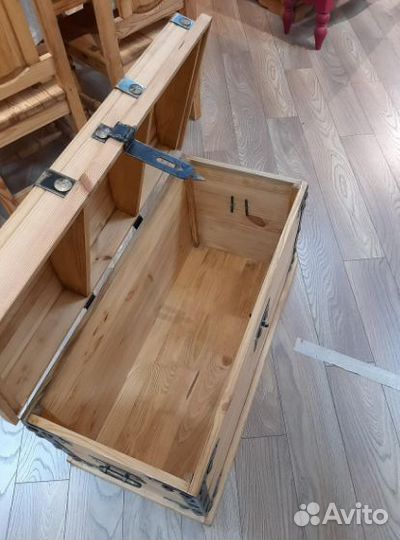 Сундук деревянный