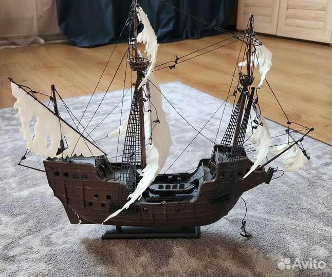 Модель корабля Летучий Голландец