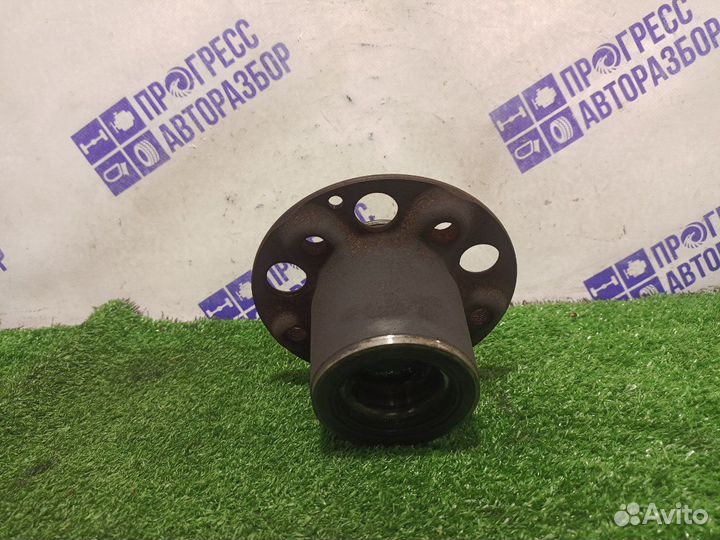 Ступица передняя правая Mercedes-Benz W212 2.0