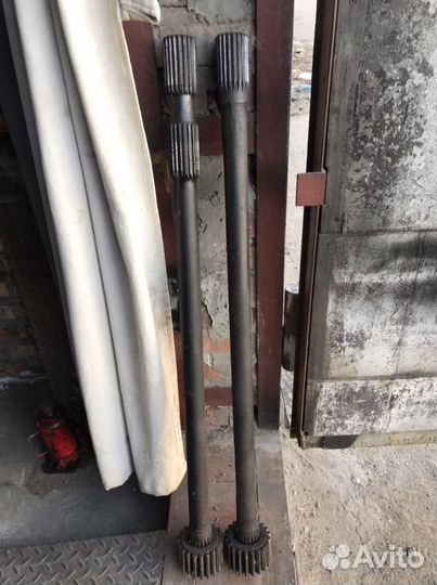 Полуось маз