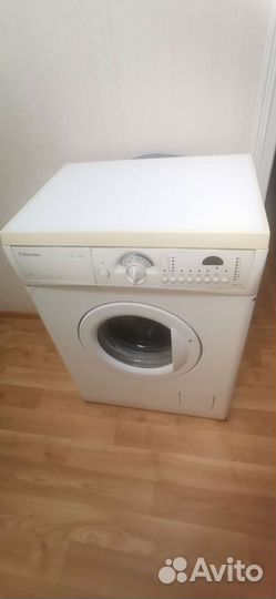 Стиральная машина Electrolux EWS 1046