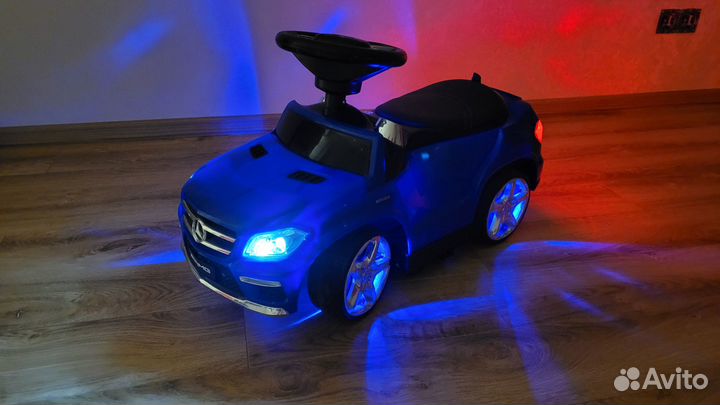 Машинка каталка с родительской ручкой