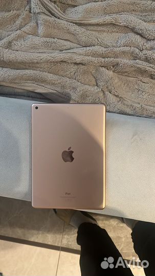 Планшет Apple iPad (2018) 32GB Wi-Fi Gold