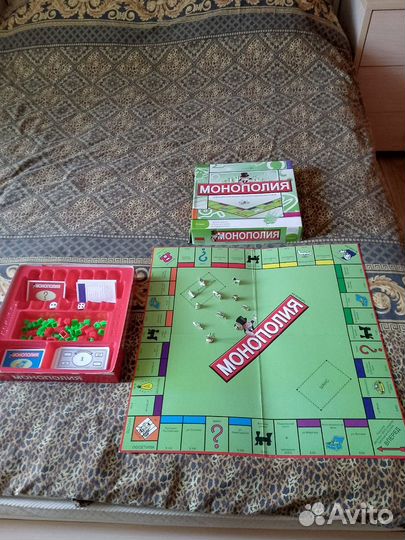 Продам игру Монополия среднего размера