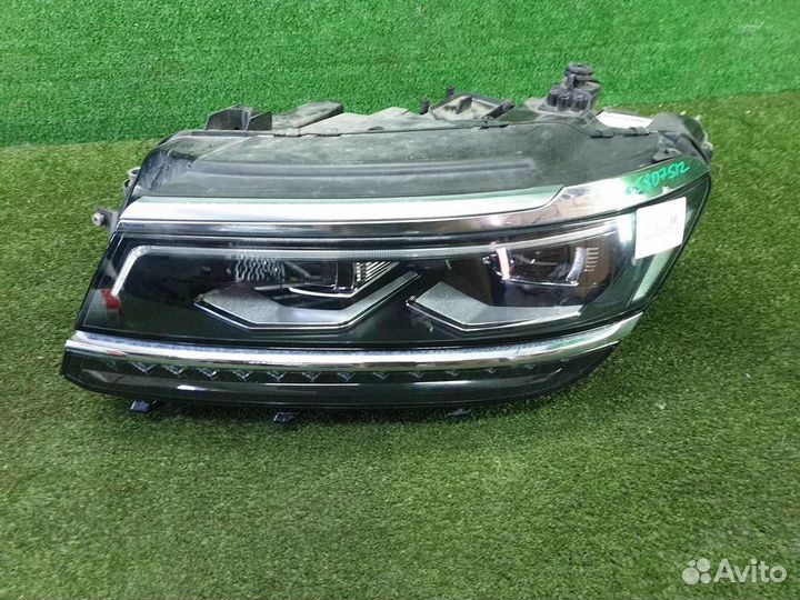 Фара левая Volkswagen Tiguan