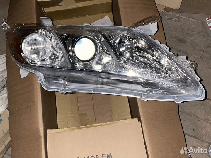Фара передняя правая Toyota XV40