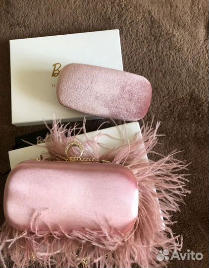 Пудровый клатч с перьями страуса Barbie