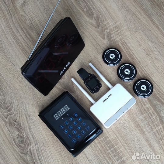 Кнопка вызова официанта в комллекте с часами табло