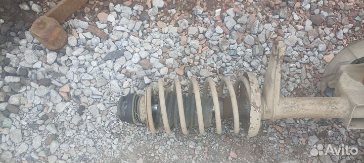 Audi 80 b2 передняя правая левая стойка