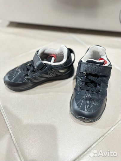 Кроссовки adidas