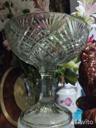 Стеклянная вазочка.Антиквариат.30-е годы