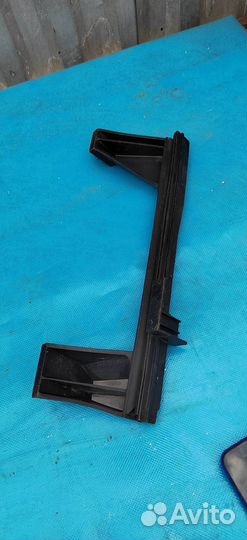 Направляющая стекла передней правой двери Kia Sou