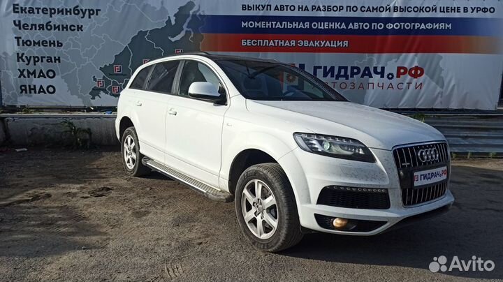 Решетка в бампер левая нижняя Audi Q7 4L0807675C. Дефект