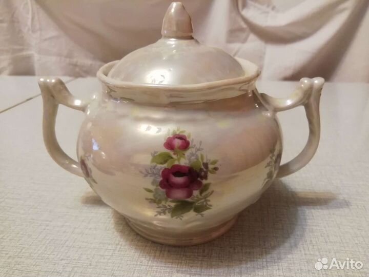 Молочник, сахарница, Чашки