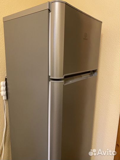 Холодильник indesit