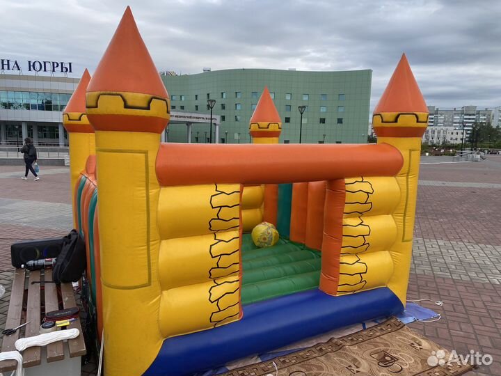 Надувной батут-манеж замок
