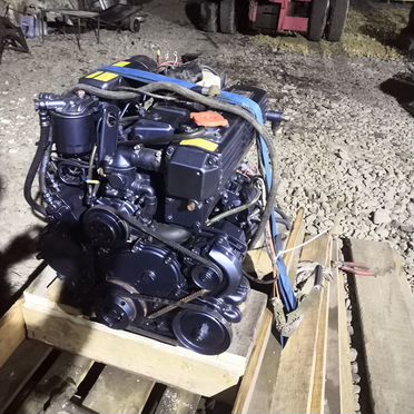 Дизельный судовой двигатель