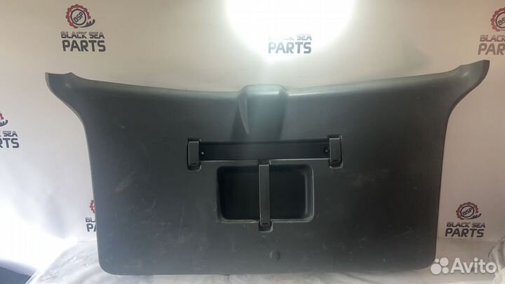 Обшивка крышки багажника opel zafira B 2006