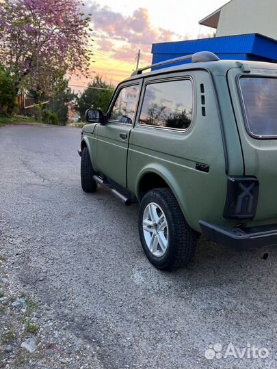 LADA 4x4 (Нива) 1.7 МТ, 2006, 200 000 км